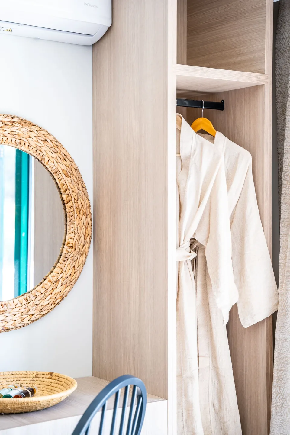 Aelia Wardrobe and Vanity