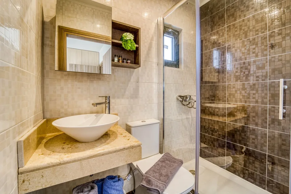Aelia Ensuite Bathroom