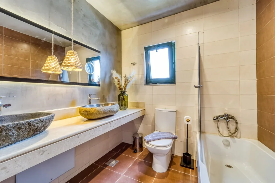 Aelia Bathroom and Shower