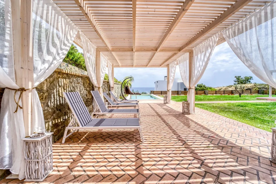 Aelia Shaded Sea-View Terrace