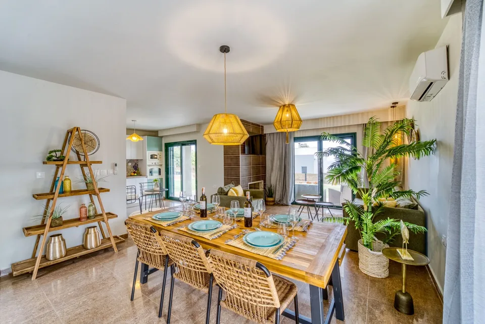 Aelia Bright Dining and Lounge