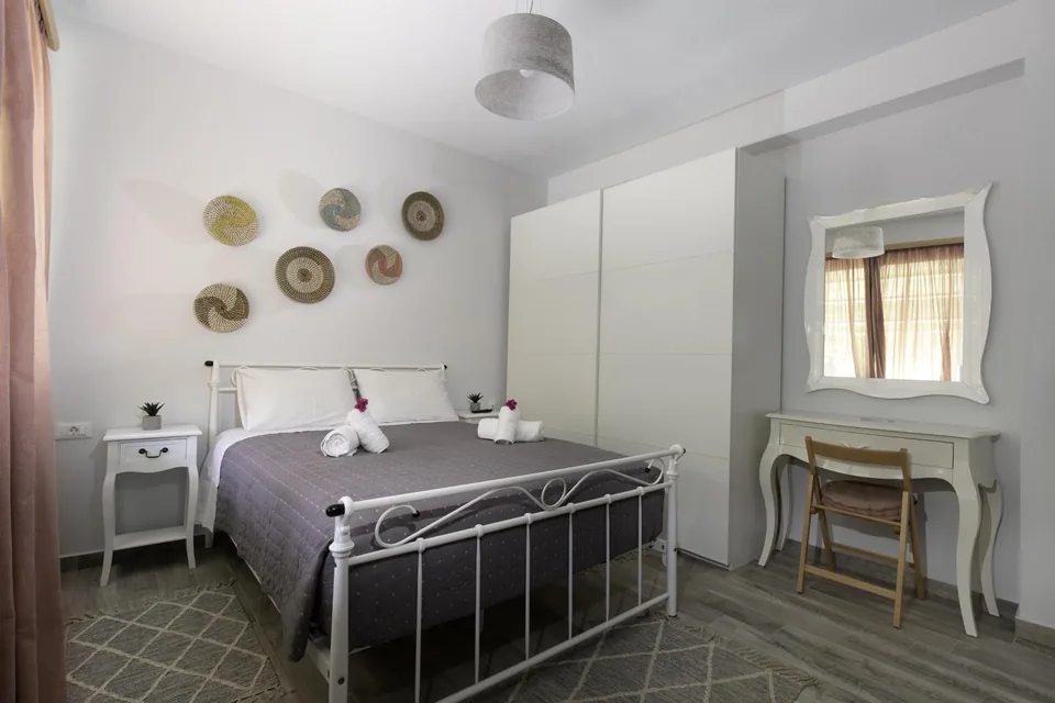 Aitheria Twin Bedroom and Desk