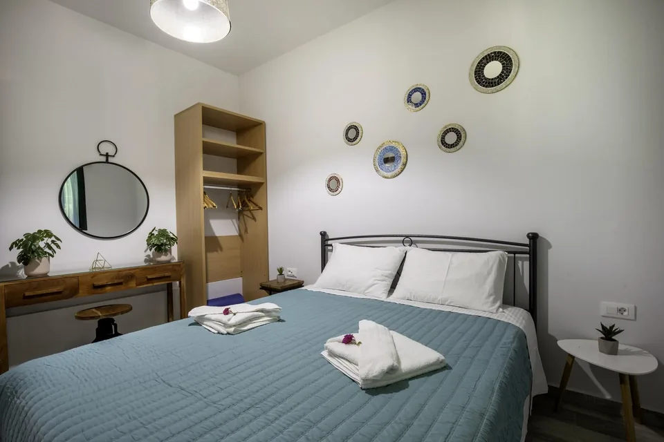 Aitheria Double Bedroom and Vanity