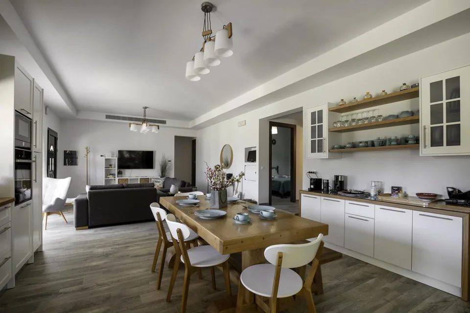Aitheria Spacious Open-Plan Kitchen