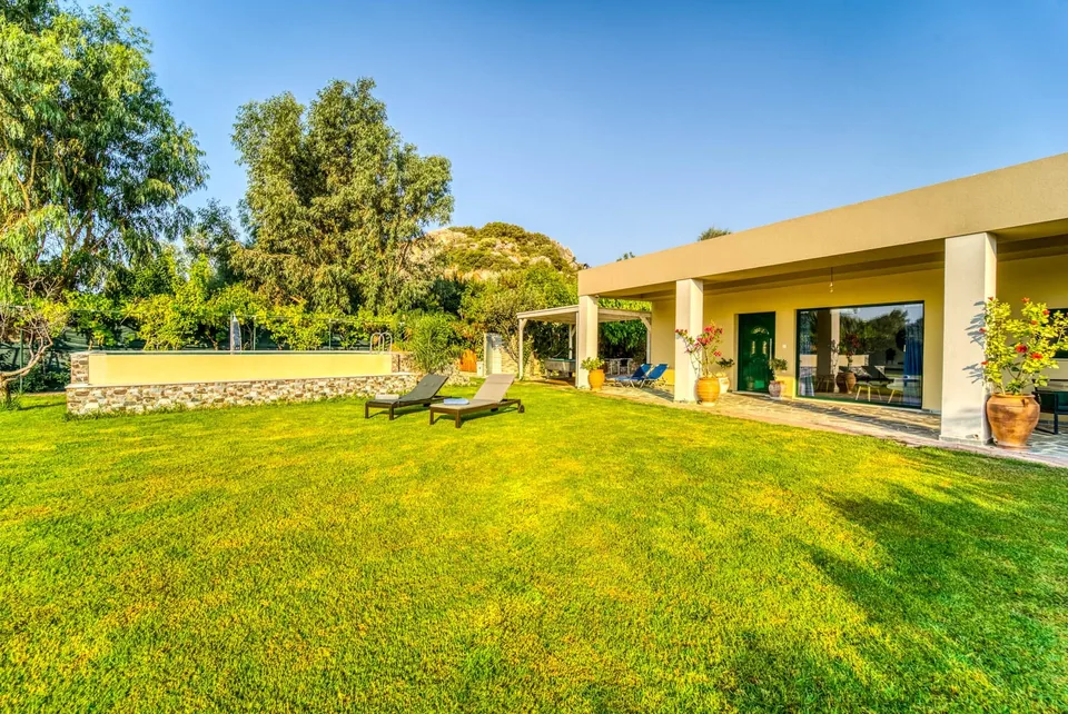 Aitheria Villa and Lawn
