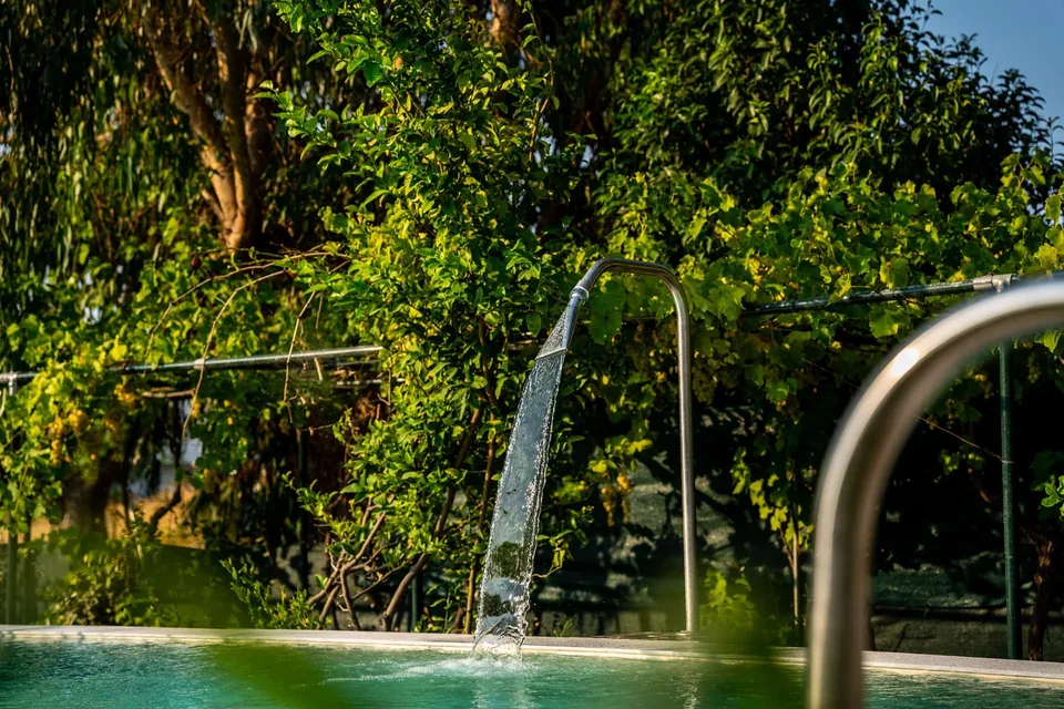 Aitheria Garden Pool Ladder