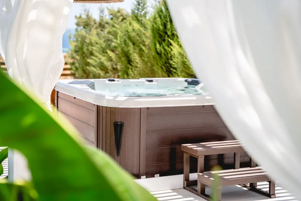 Amalthia Secluded Outdoor Hot Tub