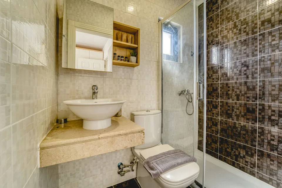 Amalthia Ensuite Bathroom